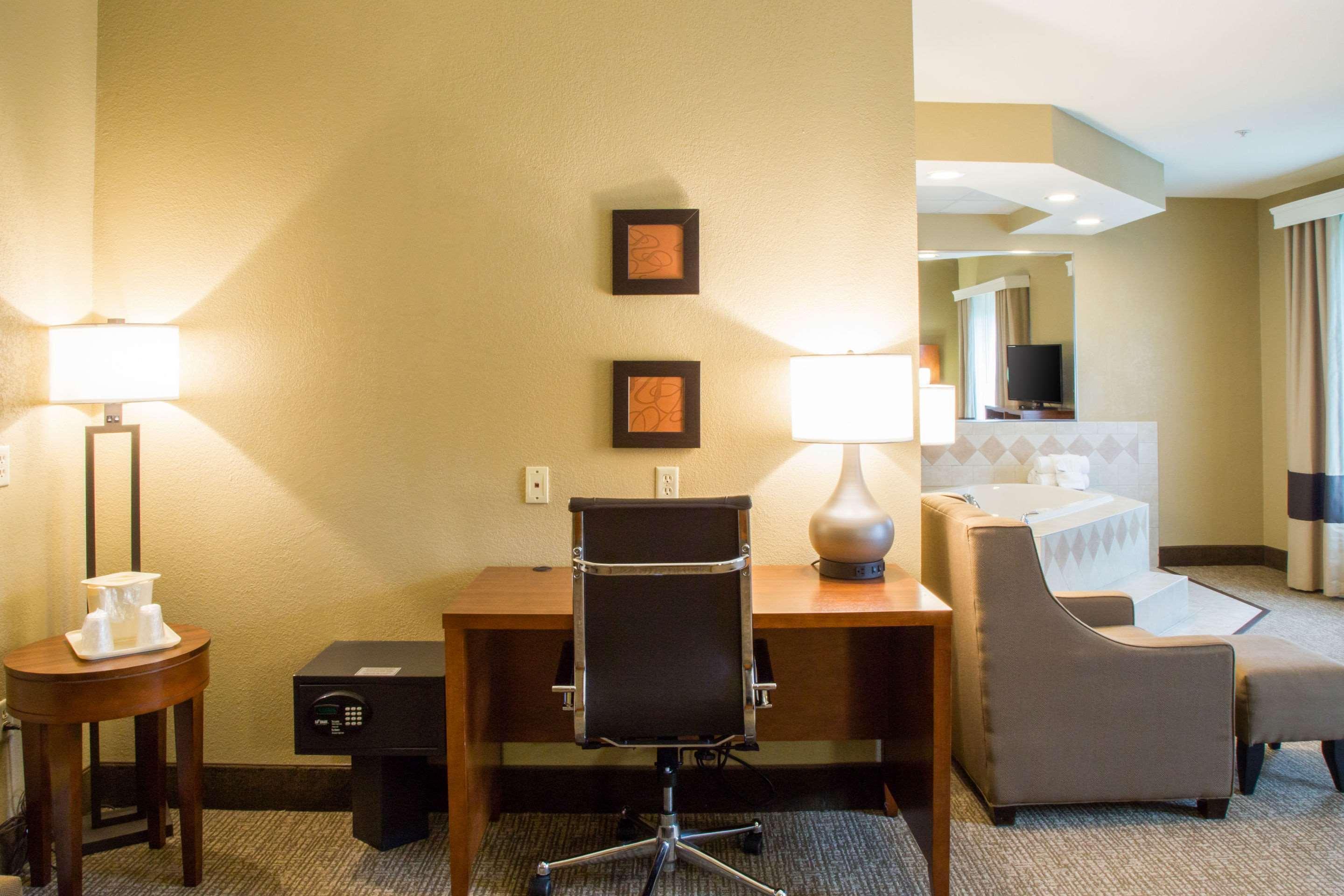 Comfort Suites Grand Rapids South Kentwood Esterno foto